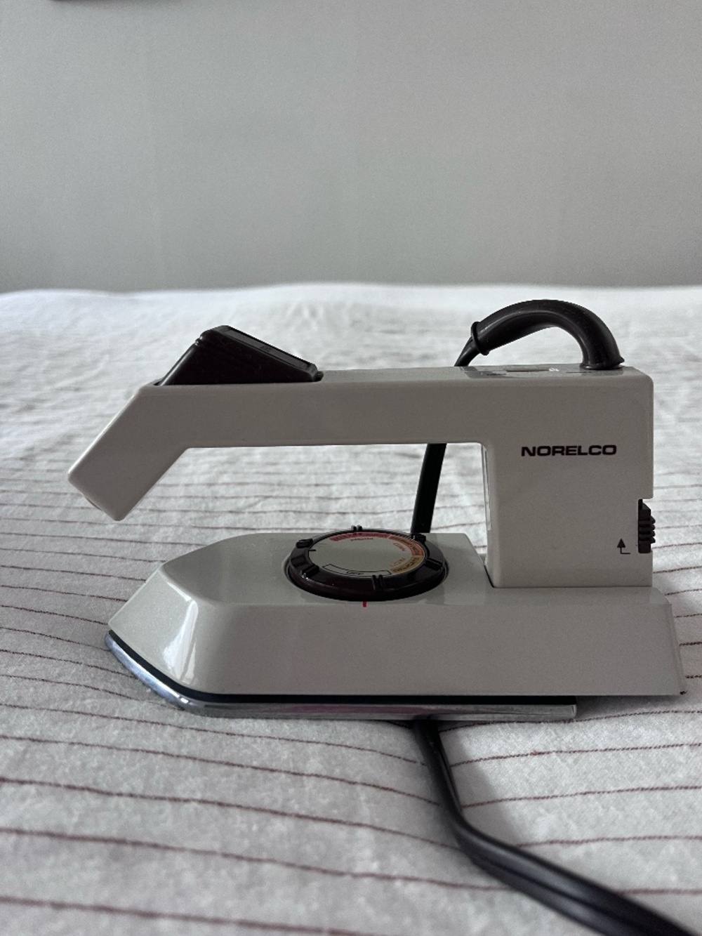 VINTAGE! Travel Clothes Iron!